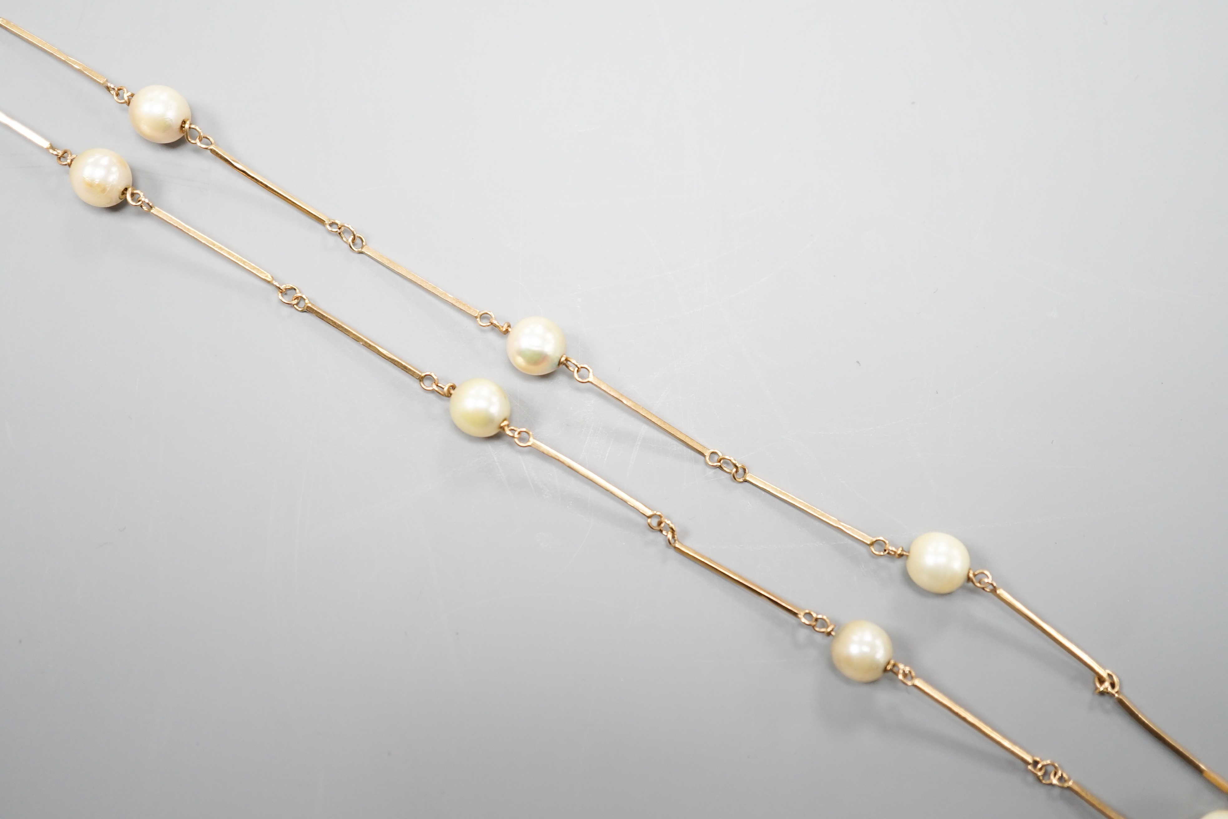 A yellow metal and cultured pearl set necklet, 70cm, gross weight 11.5 grams.